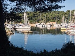 Le port des &Icirc;les des Ambiez