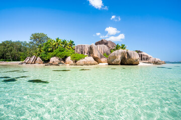 Tropical island on the Seychelles - obrazy, fototapety, plakaty