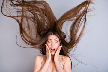 Close-up portrait of her she nice-looking attractive lovely pretty groomed amazed brown-haired girl...
