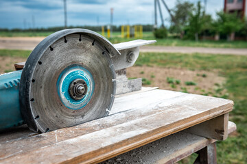 Builder cuts paving slab using electric saw.