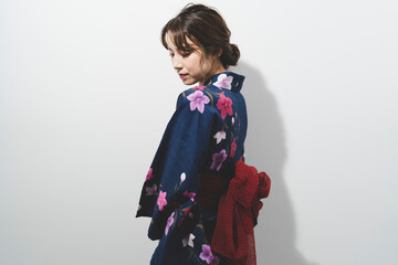 浴衣を着た女性