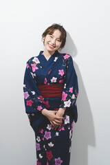 浴衣を着た女性