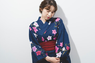浴衣を着た女性