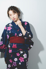 浴衣を着た女性
