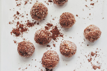 Bombones de coco y chocolate