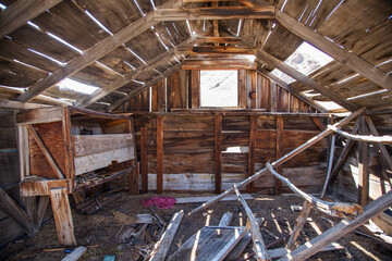 Fototapeta na wymiar interior de casa abandonada en Rhyolite, pueblo minero abandonado en el Death Valley
