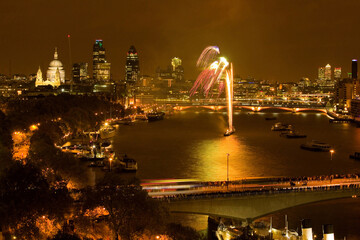 Naklejka premium Fireworks over River Thames