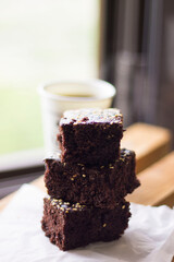 
Fresh coffee and morning breakfast with brownies on a wooden stand