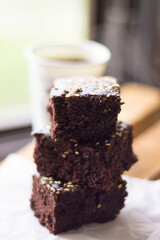 
Fresh coffee and morning breakfast with brownies on a wooden stand