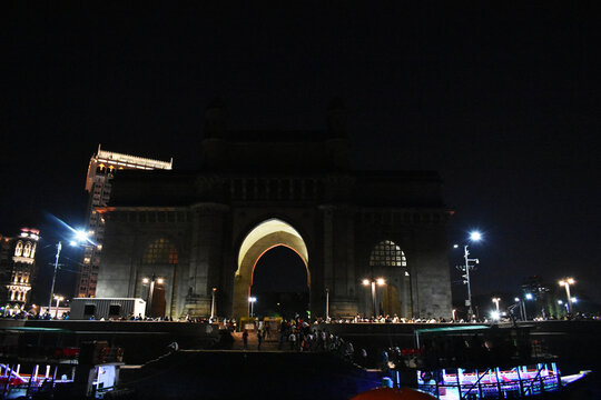 Image of Gateway of India captured at night