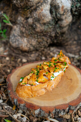 Crostini with chanterelles