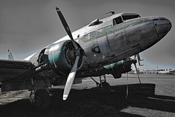 Fototapeta na wymiar old DC-3