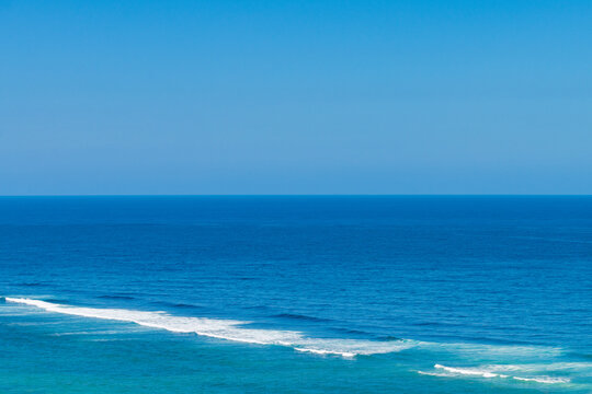 青い海