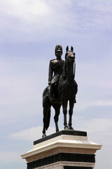 Obraz premium Equestrian statue of Chulalongkorn the Great is an outdoor sculpture in cast bronze at the center of the Royal Plaza in Bangkok, Thailand, honoring King Chulalongkorn. erected on 11 November 1908.