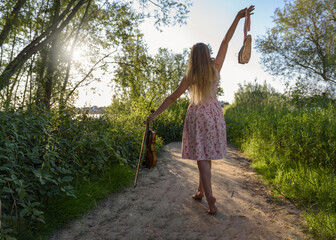 Eine junge Frau mit der Geige und Ballettschuh  © SimonsArt-PhotoVideo
