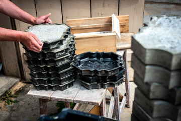 Production of concrete paving slabs at home. Forms for paving slabs.
