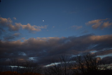 Obraz premium the landscapes and the sky cloudy at sunset.