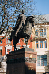 Fototapeta premium The horseman is sitting on a horse. Bronze monument to the founder of Lviv, the capital of Galicia in Ukraine. The inscription on the pedestal means - King Danilo.