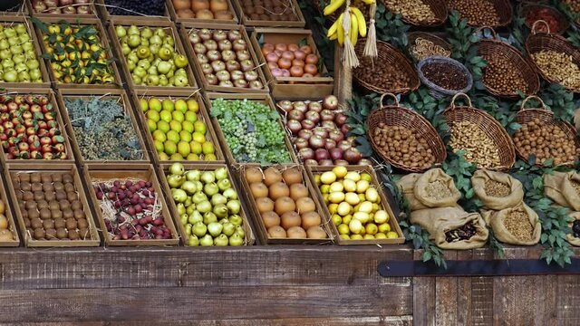 Verschiedene gesunde Obst und Gem&uuml;se.