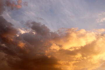 Bright clouds in the sky: a colorful photo.Celestial landscapes: photos in bright colors.The beauty of nature: photos of clouds in the sky.Bright clouds in the sky: high-resolution photos.Colorful cel