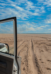 Allrad Geländewagen in der Sandwüste Namibia Südafrika 