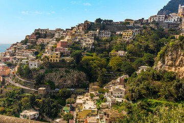 Fototapeta na wymiar Pastel coloured buildings dot the hillside in Positano on the Amalfi coast, Italy