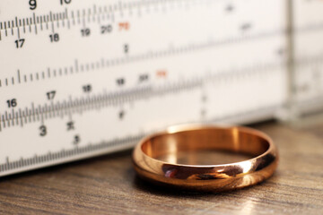 Gold ring and the measuring device