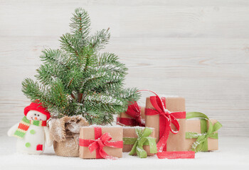 Fototapeta na wymiar Christmas greeting card with fir tree, gift boxes