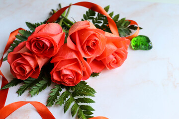 postcard mockup. beautiful bouquet of orange roses and an envelope. congratulation. invitation. flat lay