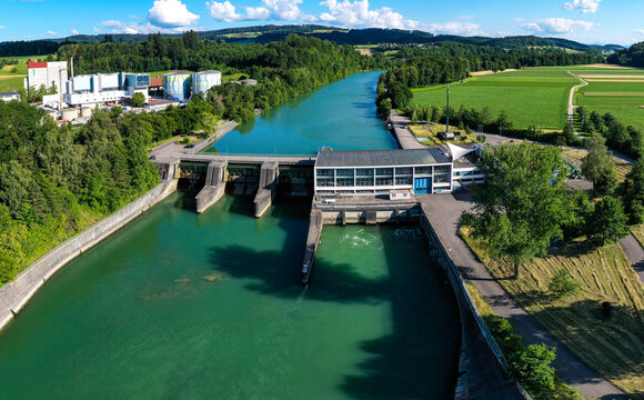 Wasserkraftwerk Aare Aarberg Bern Schweiz BKW