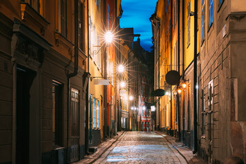 Fototapeta premium Stockholm, Sweden. Night View Of Traditional Stockholm Street. Residential Area, Cozy Street In Downtown. Baggensgatan Street In Historical District Gamla Stan
