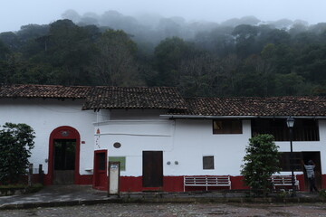 Naklejka premium Dia nublado en el hermoso pueblo de San Sebastian del Oeste en Jalisco México