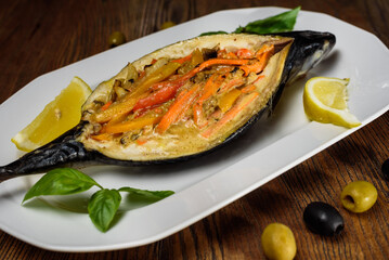 
baked fish and vegetables in lemon juice