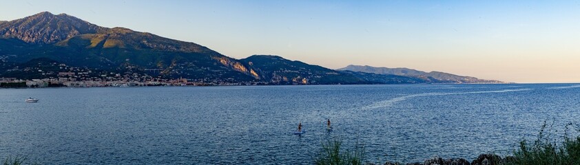 Menton,
cette photo est une panoramique faite de 11 photos au 50mm