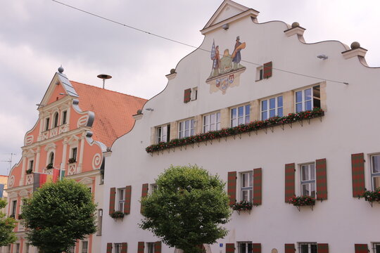 Historische Geb&auml;ude im Zentrum von Kelheim in Bayern