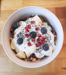 oatmeal with berries