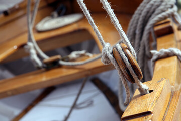 Rope on the boat, details, nobody.