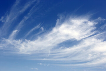 Obraz premium Blue sky with white clouds during sunshine day