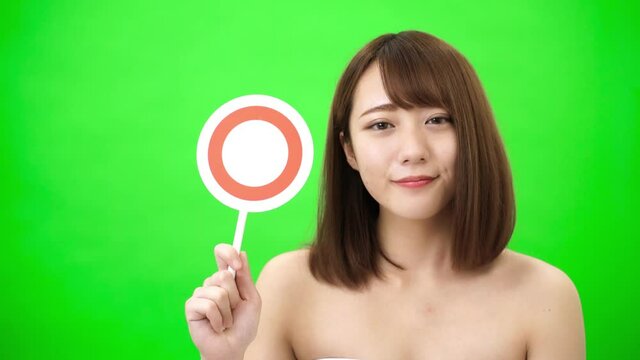 ○　よい　OK　正しいを出す女性　美容　クロマキー　グリーンバック