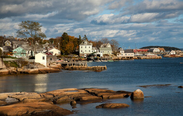 Obraz premium New England style houses on Stonington Bay, Maine