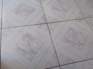 floor tiles that have white color