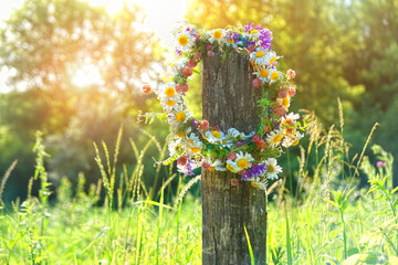 rustic wildflowers wreath. summer flower wreath in garden, sunny day. Farm lifestyle. Summer Solstice Day, Midsummer. floral traditional decor - obrazy, fototapety, plakaty