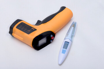 Digital thermometer
