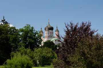 Fototapeta na wymiar church and church in a green park