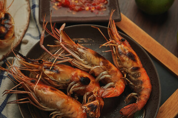 Grilled shrimp with spicy dipping sauce