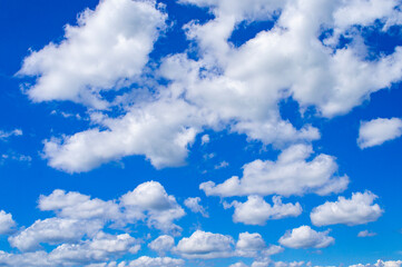 Obraz premium Blue sky with white clouds movement in the sky