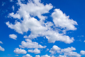 Obraz na płótnie Canvas Blue sky with white clouds movement in the sky