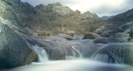 Arroyo de deshielo en las Altas Cumbres, Córdoba