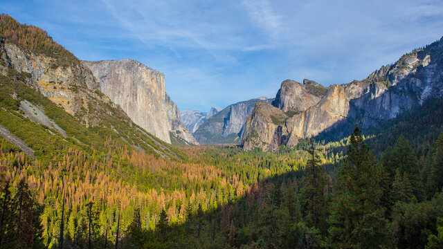 The Yosemite Valley at a sunny day, shot at tunnel view point, in auntumn.