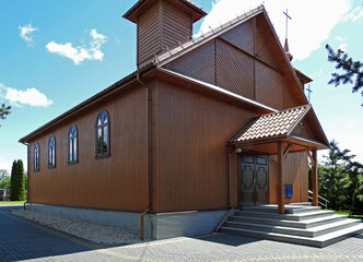wybudowany w 1865 roku drewniany kosciol katolicki pod wezwaniem swietego wojciecha biskupa i...